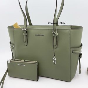 🌲NeW! Michael Kors Gilly Drawstring Tote Set